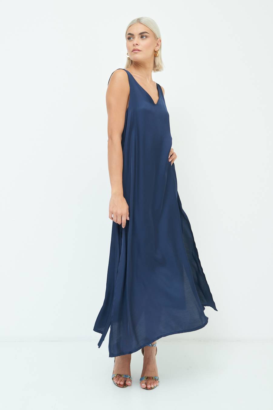 Kikisix ABITO LUNGO SMANICATO CON SPACCHI BLU Qualità