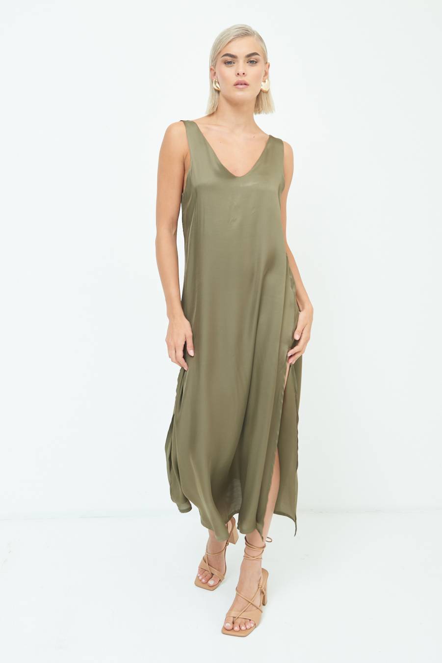 Kikisix ABITO LUNGO SMANICATO CON SPACCHI VERDE MILITARE Promozione