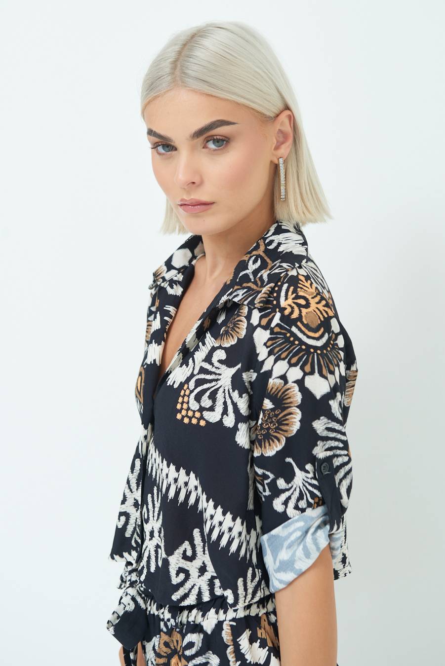 Kikisix CAMICIA CROP BALZA NERO Vendita Calda