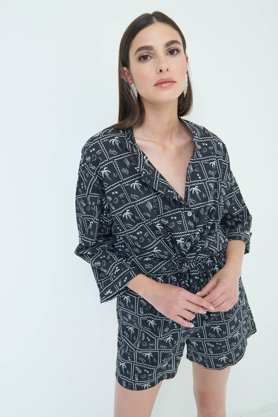 Kikisix CAMICIA CON NODO STAMPA PALME NERO In Saldo