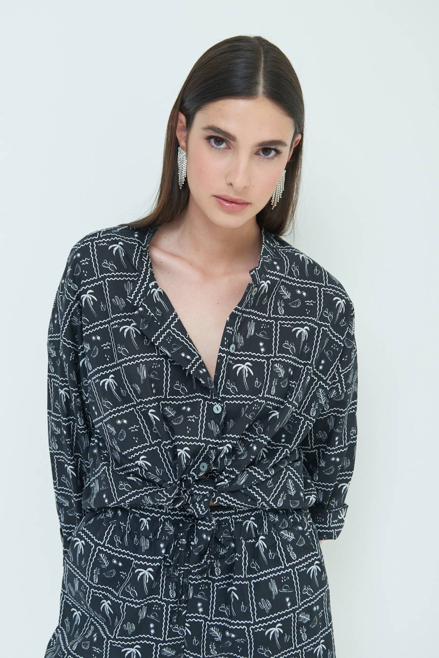 Kikisix CAMICIA CON NODO STAMPA PALME NERO In Saldo