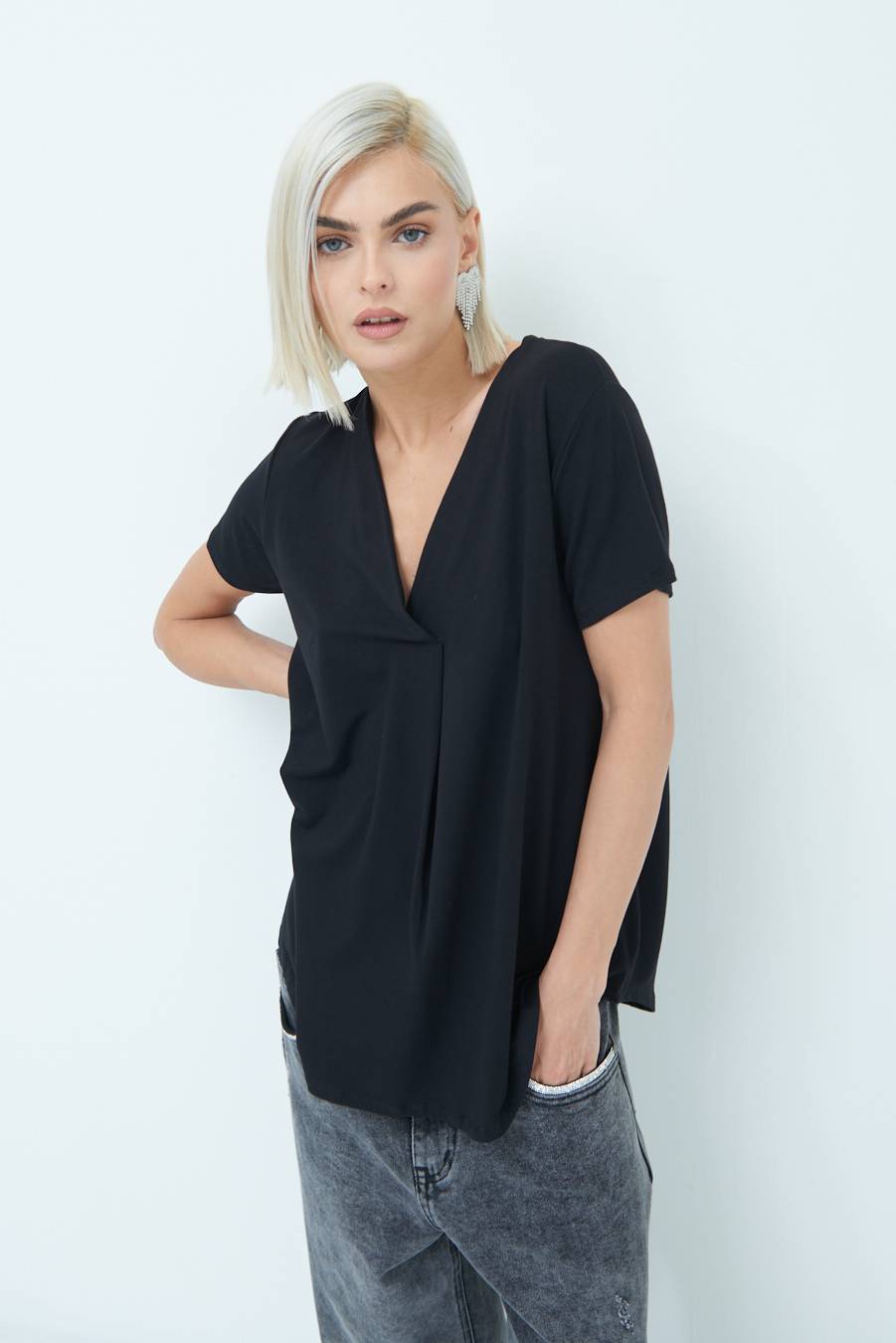 Kikisix MAGLIA VISCOSA MANICA CORTA NERO Prezzo Ridotto