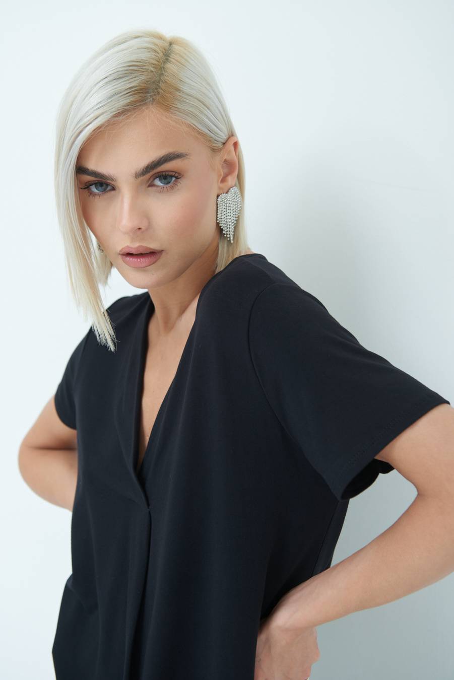 Kikisix MAGLIA VISCOSA MANICA CORTA NERO Prezzo Ridotto