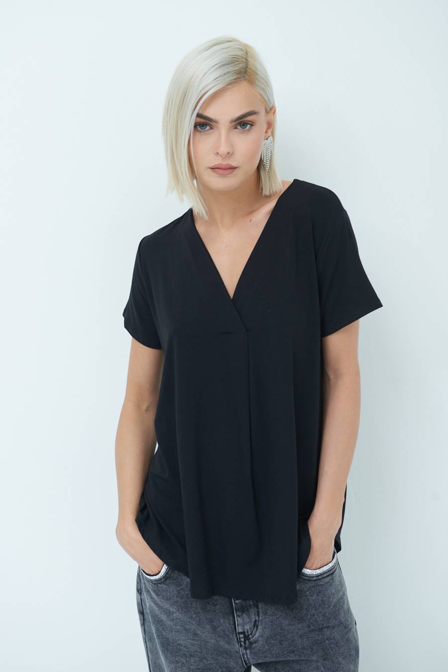 Kikisix MAGLIA VISCOSA MANICA CORTA NERO Prezzo Ridotto
