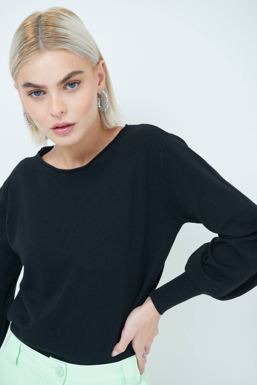 Kikisix MAGLIA REGOLARE SCOLLO BARCA NERO Online