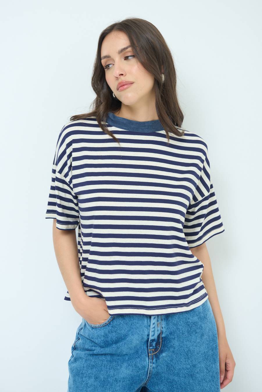Kikisix T-SHIRT OVER RIGA CON FIOCCHI VISCOSA/LINO BLU Presa
