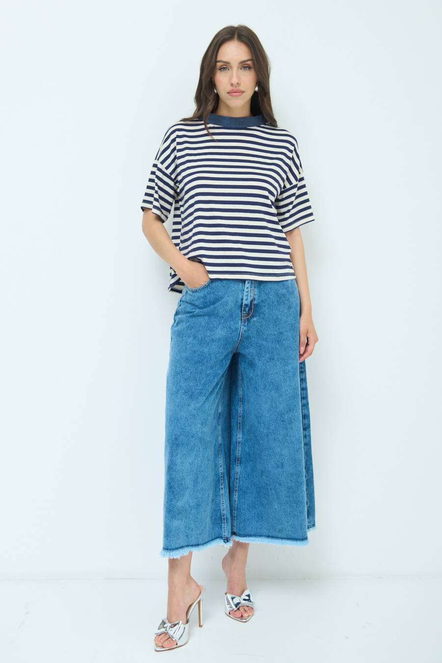 Kikisix T-SHIRT OVER RIGA CON FIOCCHI VISCOSA/LINO BLU Presa