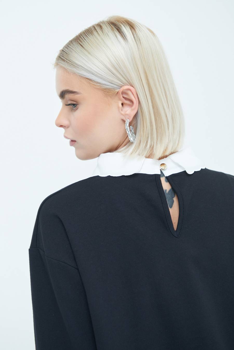 Kikisix FELPA CON COLLETTO CON STRASS NERO In Vendita