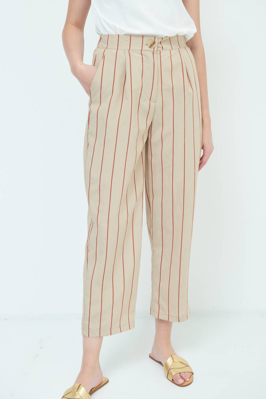 Kikisix PANTALONE CARROT CON PINCE BEIGE Italia