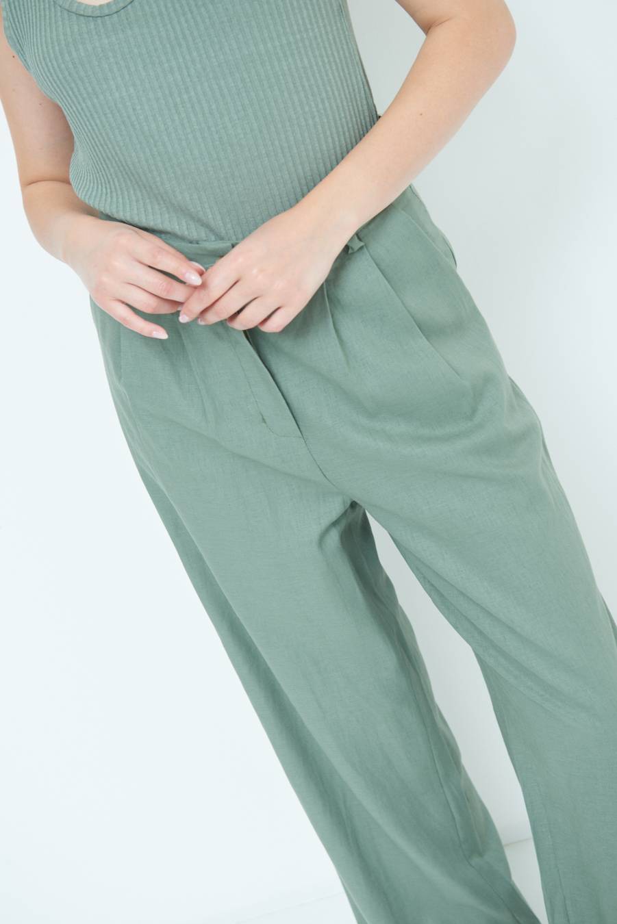 Kikisix PANTA PALAZZO CON PINCE VERDE MILITARE Pezzi Unici
