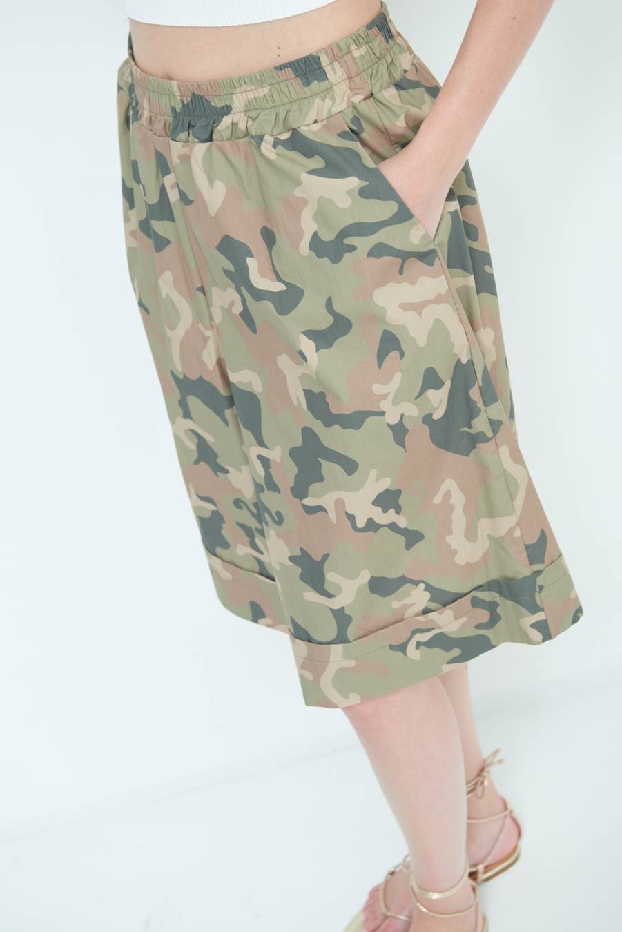 Kikisix BERMUDA CON BALZA CAMOUFLAGE VERDE MILITARE In Vendita