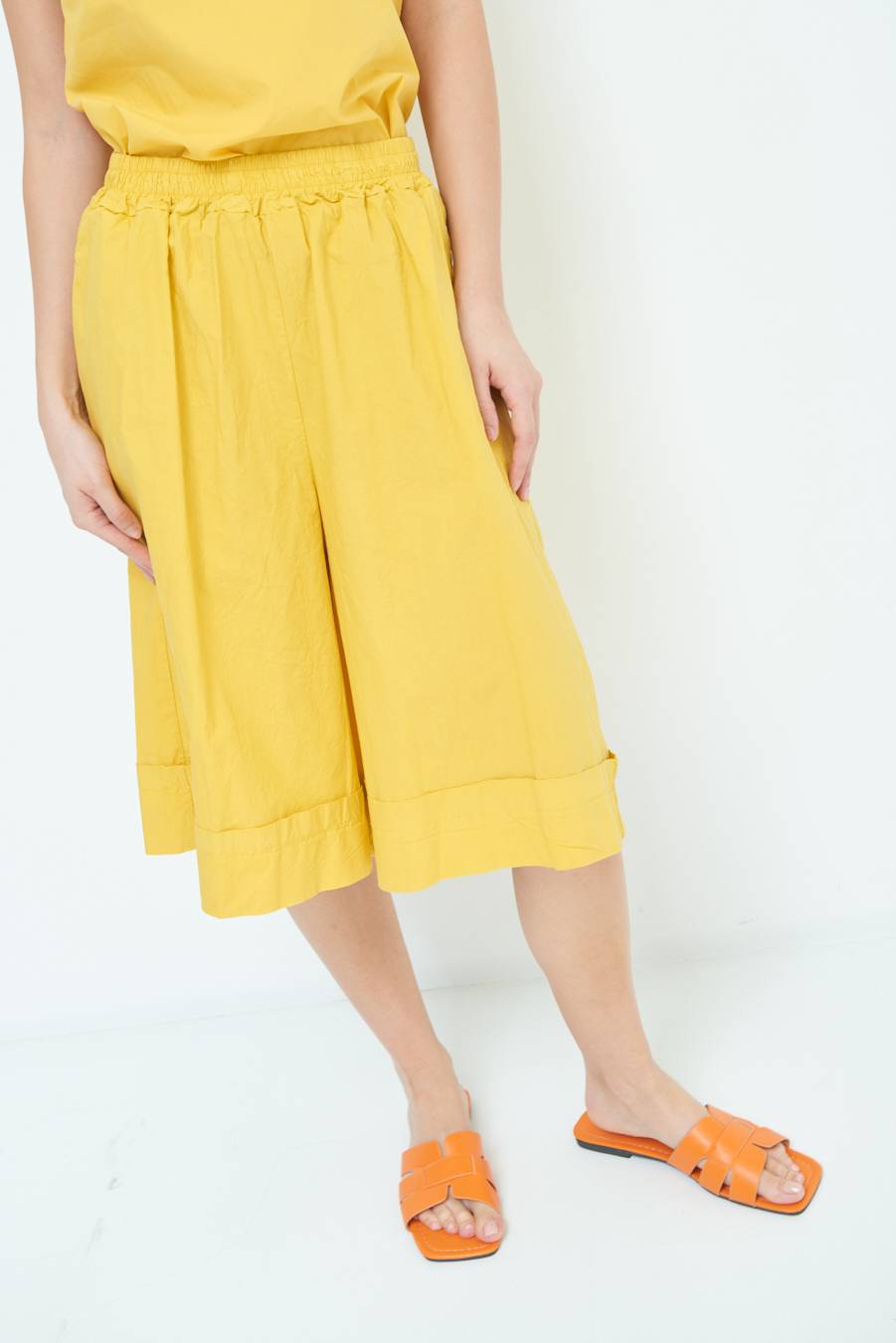 Kikisix PANTALONE CROP CON RISVOLTO SENAPE Vendita Economica