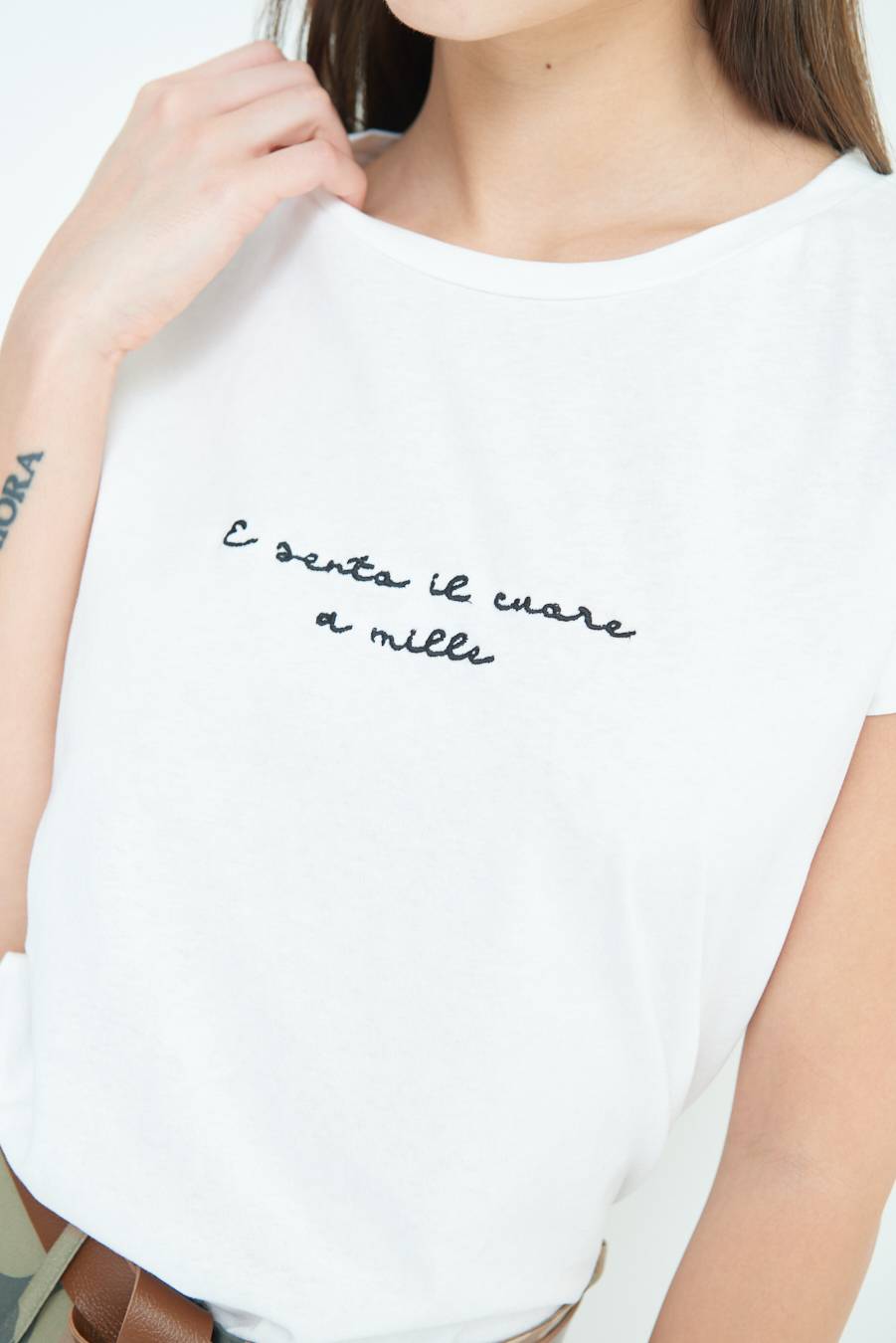 Kikisix T-SHIRT "E SENTO IL CUORE A MILLE" PANNA I Più Venduti