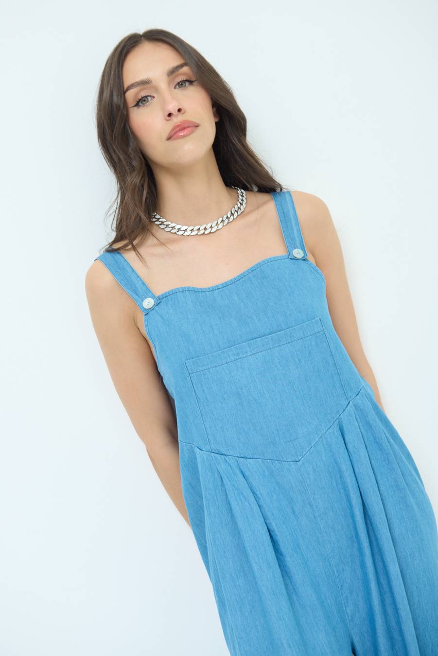 Kikisix SALOPETTE TASCA DAVANTI CHAMBRAY BLU MEDIO Qualità Garantita