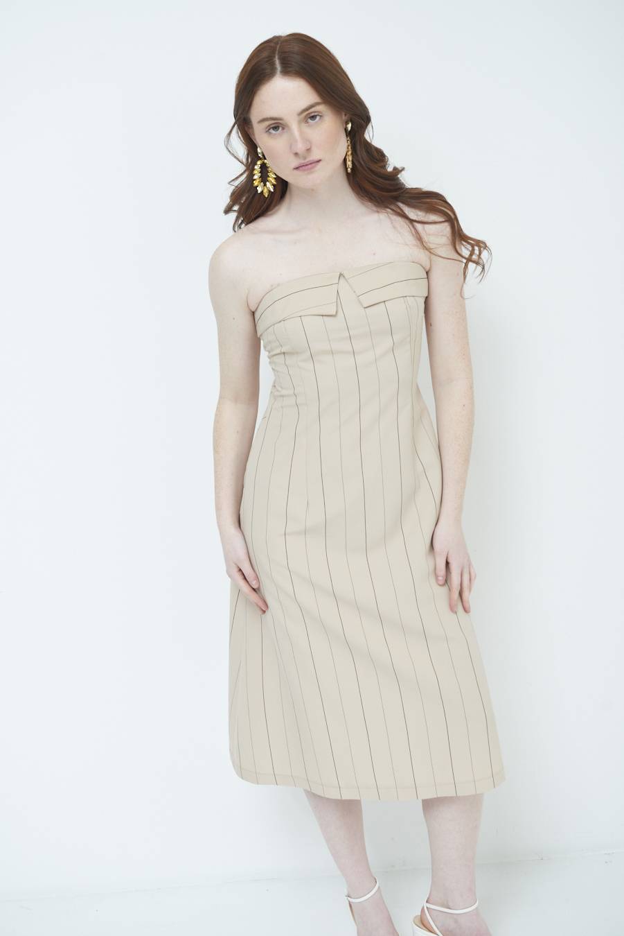 Kikisix ABITO CON RISVOLTO SENO BEIGE In Linea