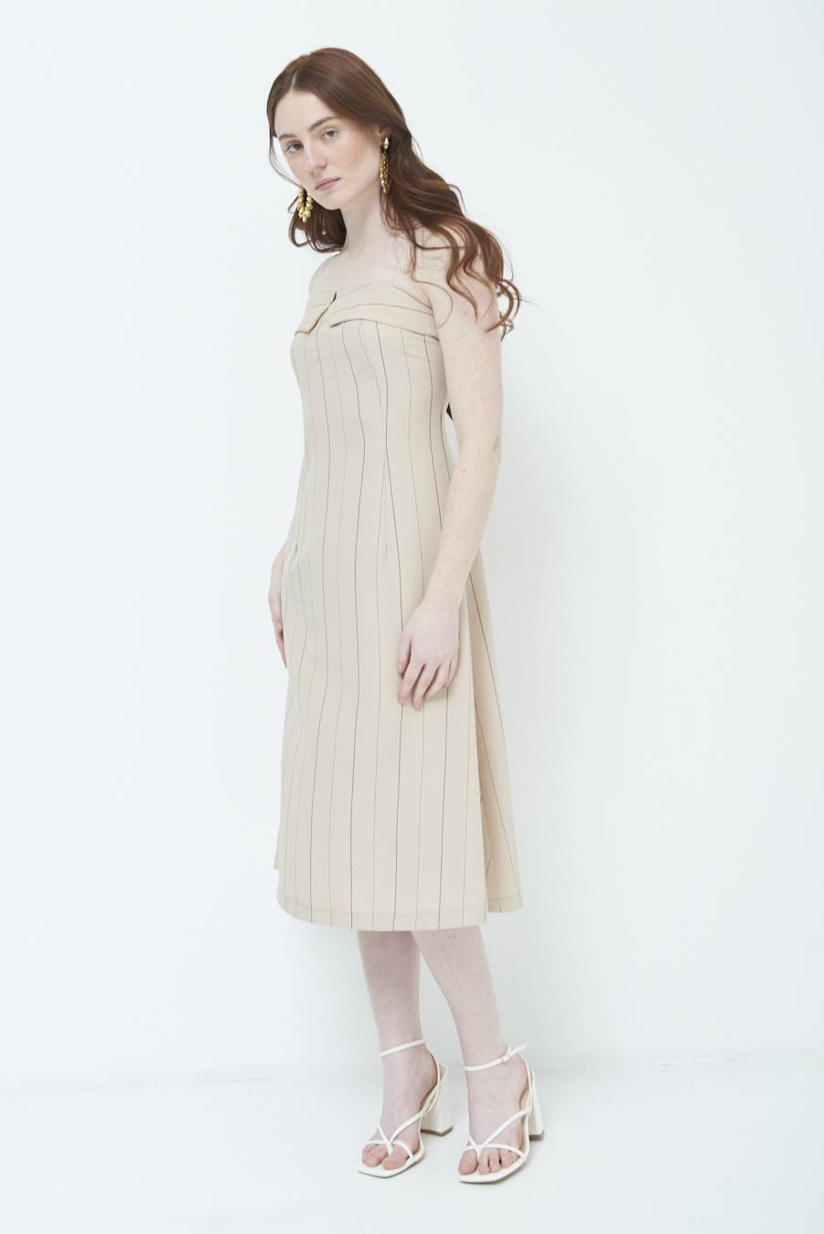 Kikisix ABITO CON RISVOLTO SENO BEIGE In Linea