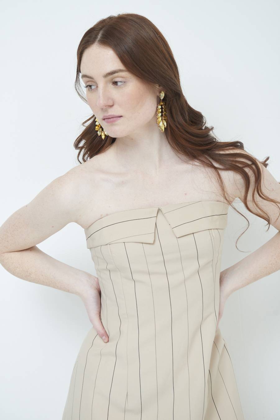 Kikisix ABITO CON RISVOLTO SENO BEIGE In Linea