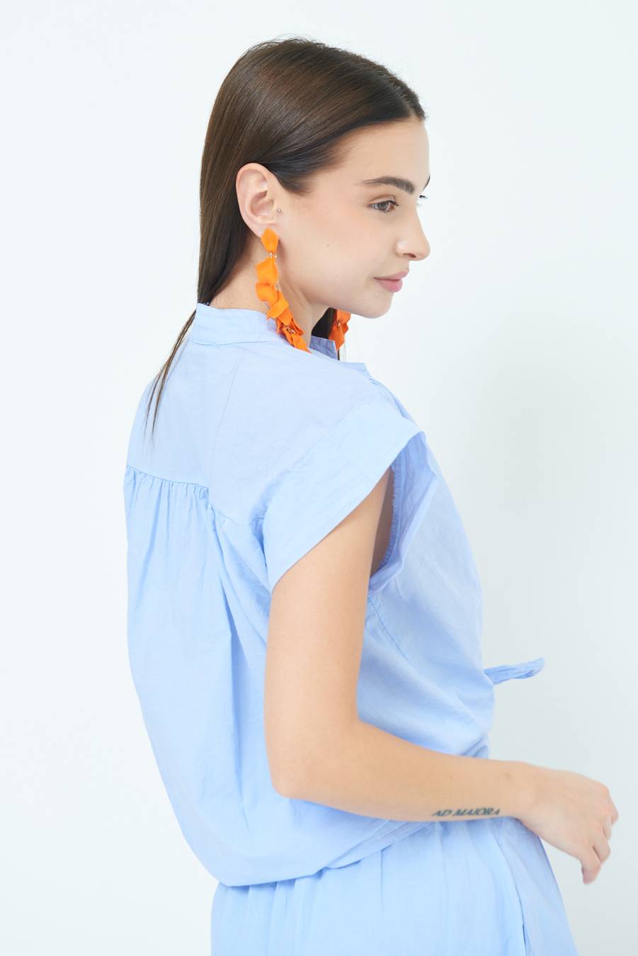Kikisix CAMICIA SMANICATA CON NODO AZZURRO Outlet