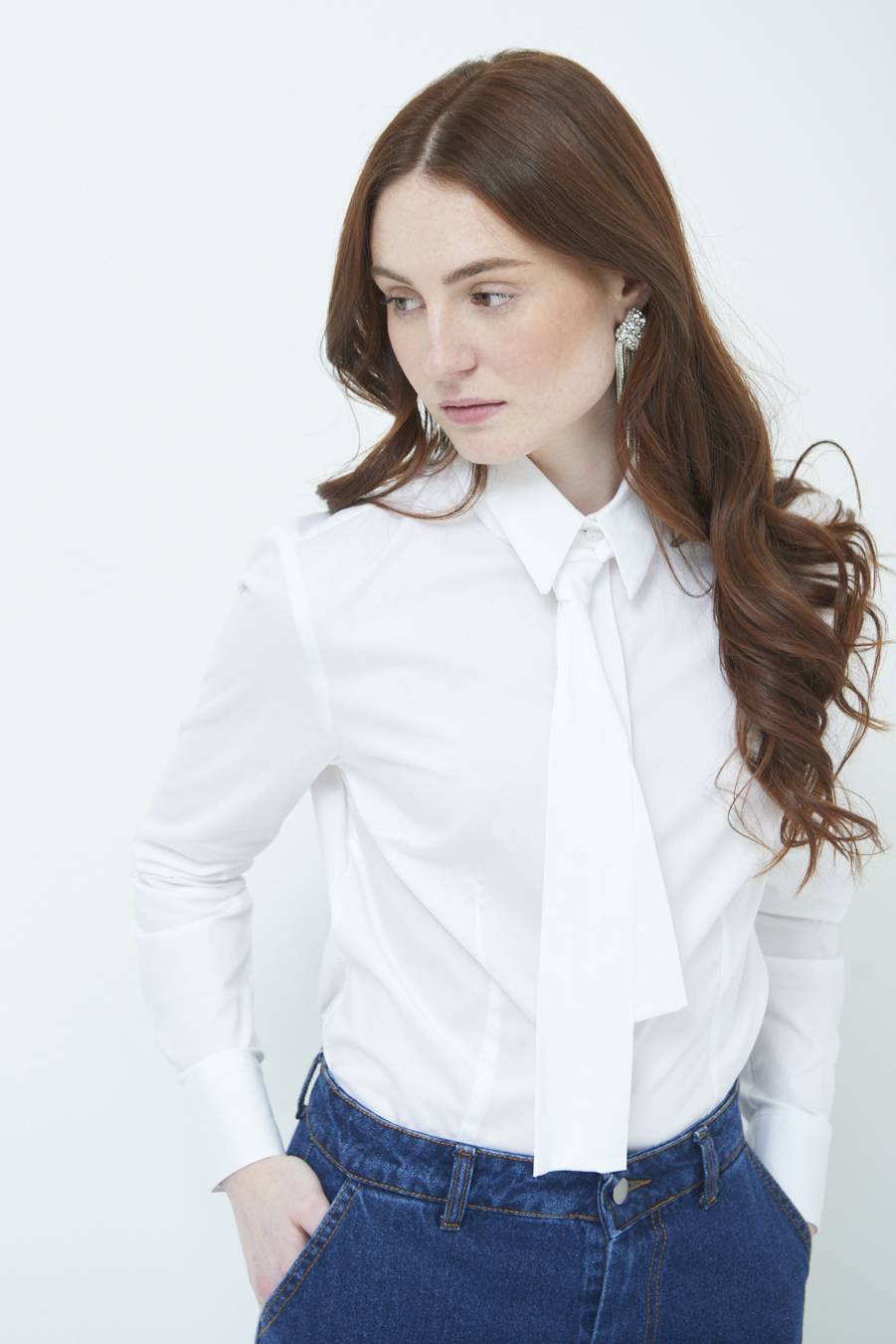 Kikisix CAMICIA CON CRAVATTA IN TINTA BIANCO Novità