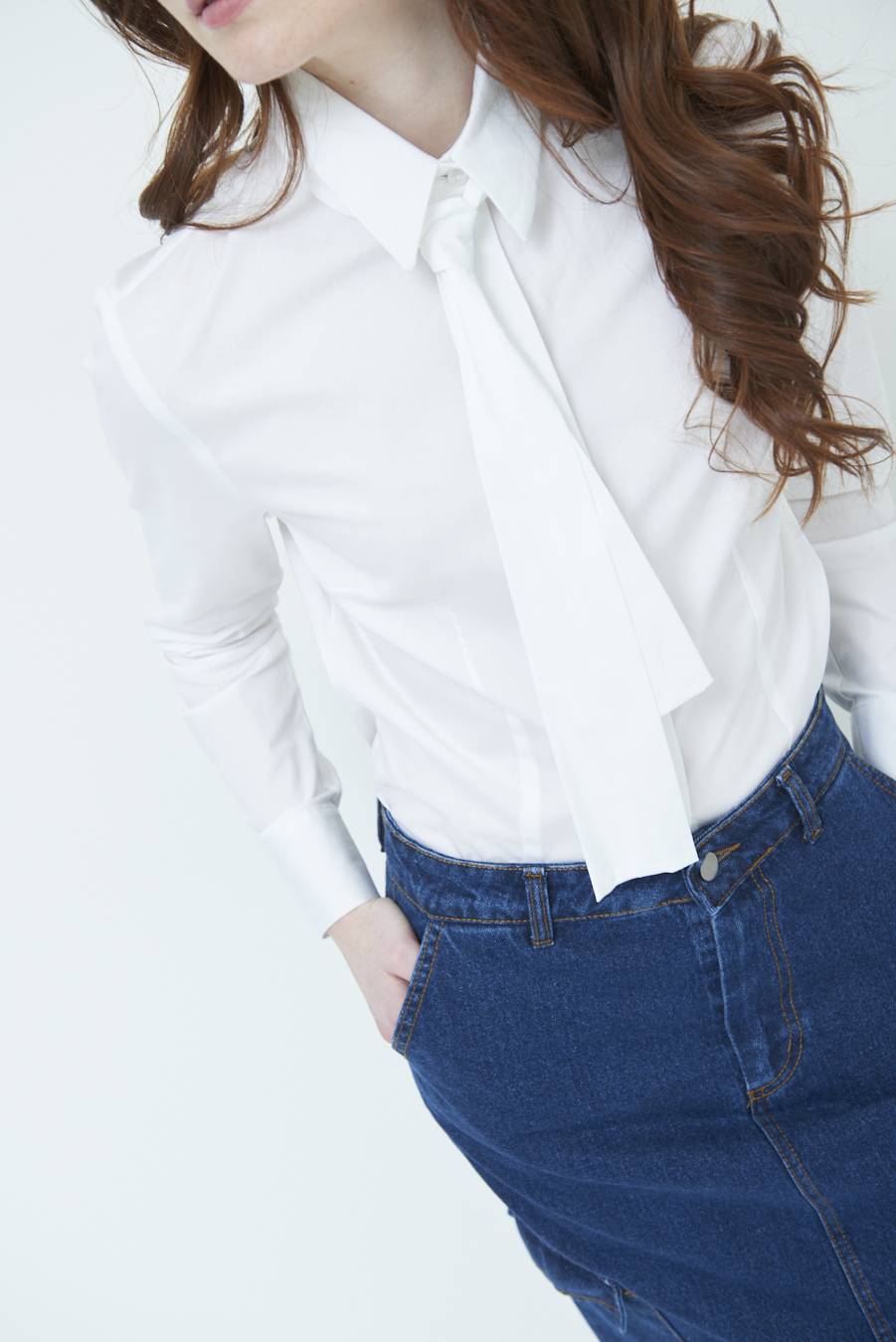 Kikisix CAMICIA CON CRAVATTA IN TINTA BIANCO Novità