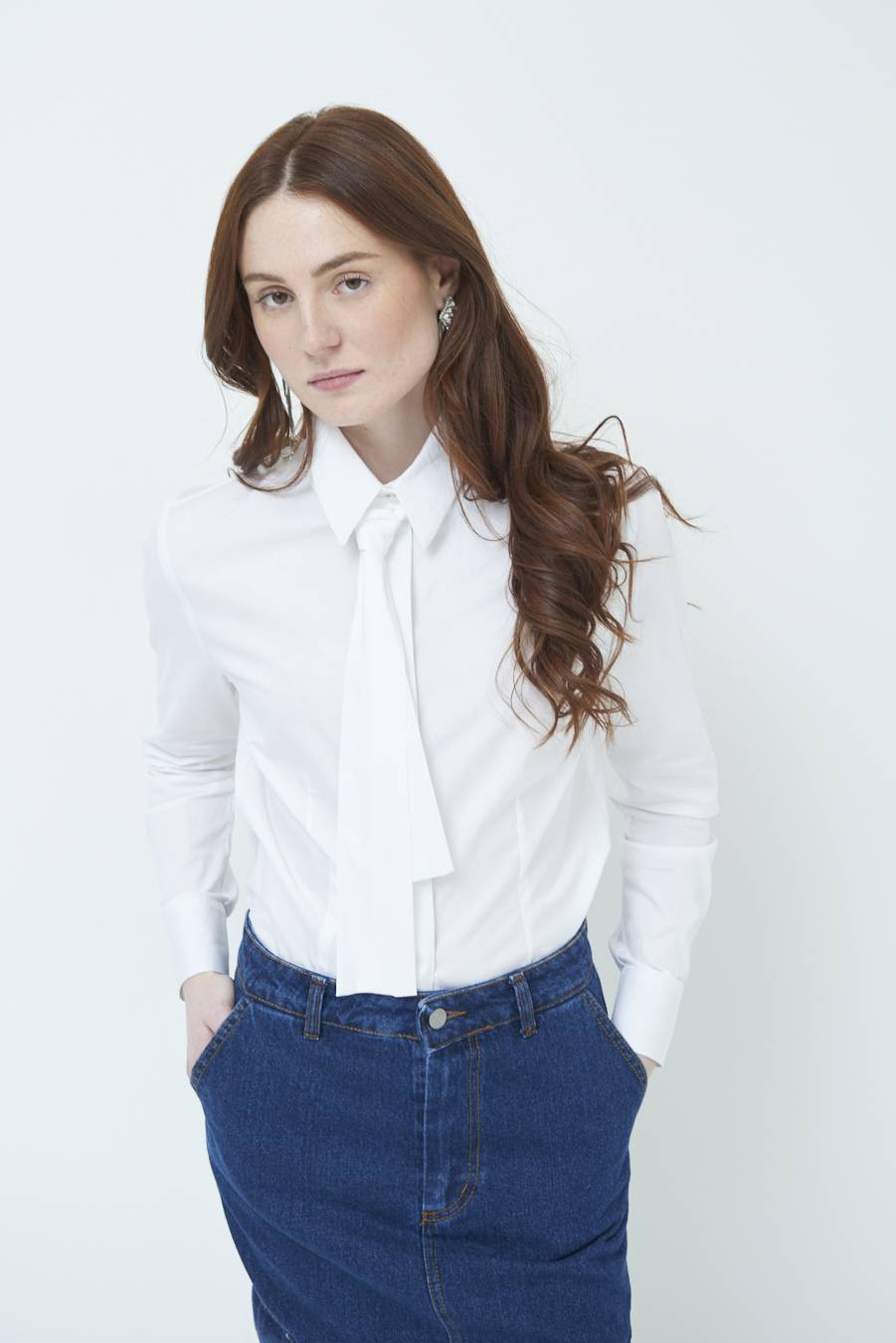 Kikisix CAMICIA CON CRAVATTA IN TINTA BIANCO Novità