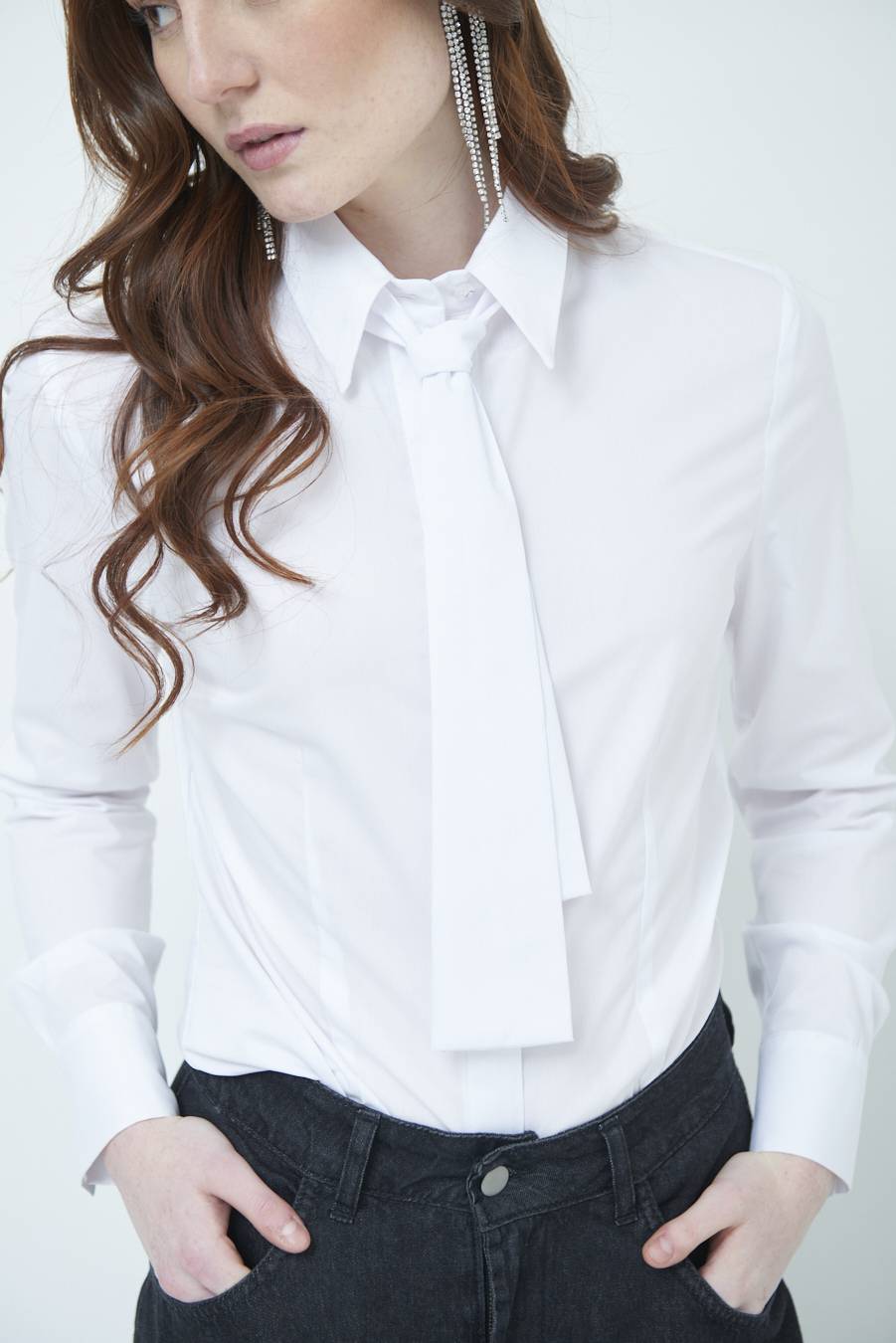 Kikisix CAMICIA CON CRAVATTA IN TINTA BIANCO Online