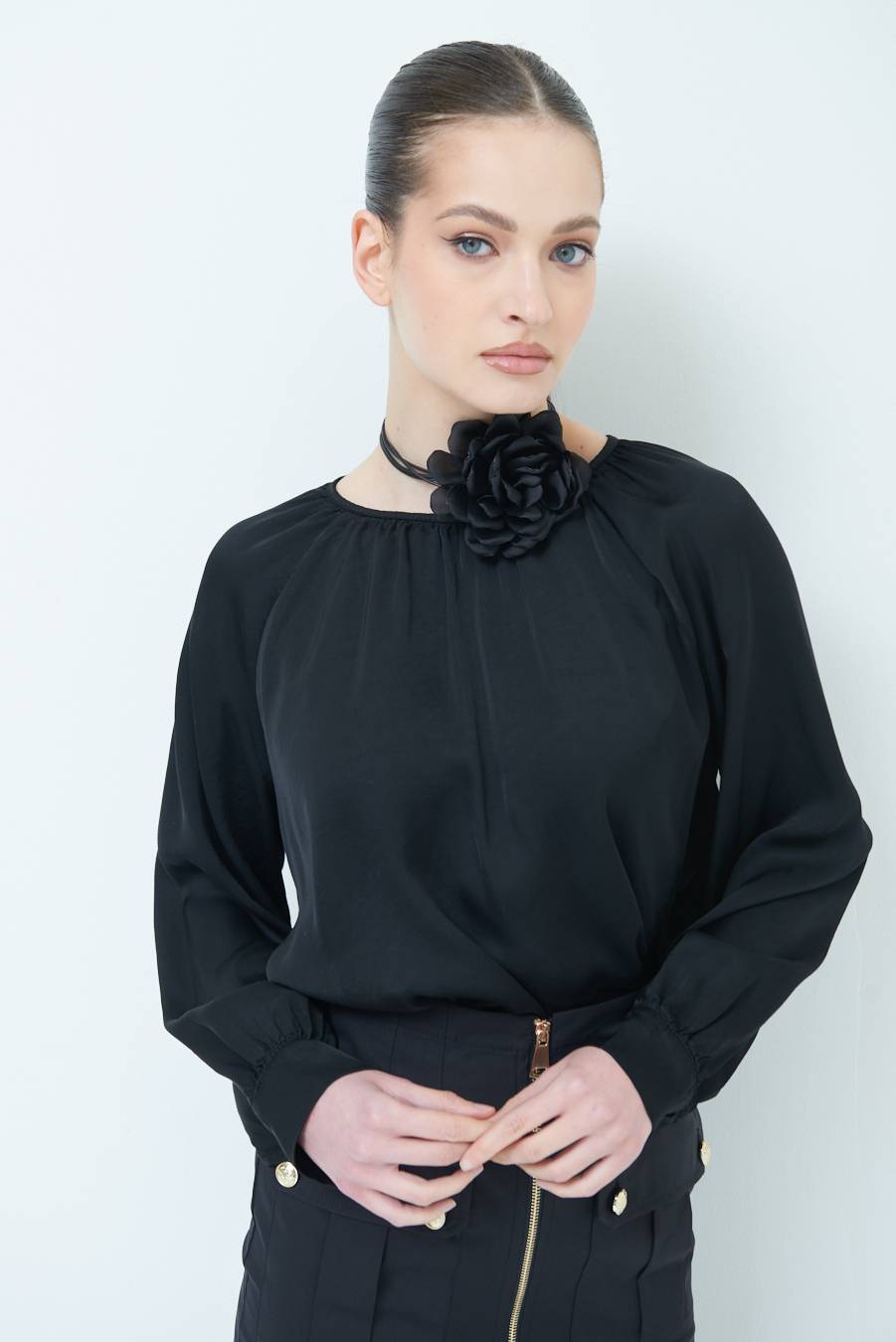 Kikisix CASACCA RASO VISCOSA INCRESPATA COLLO NERO Vendita
