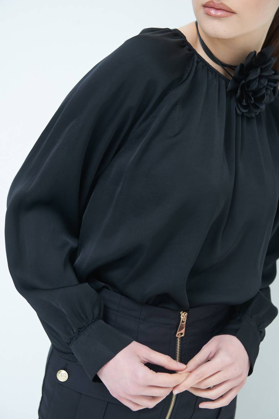 Kikisix CASACCA RASO VISCOSA INCRESPATA COLLO NERO Vendita