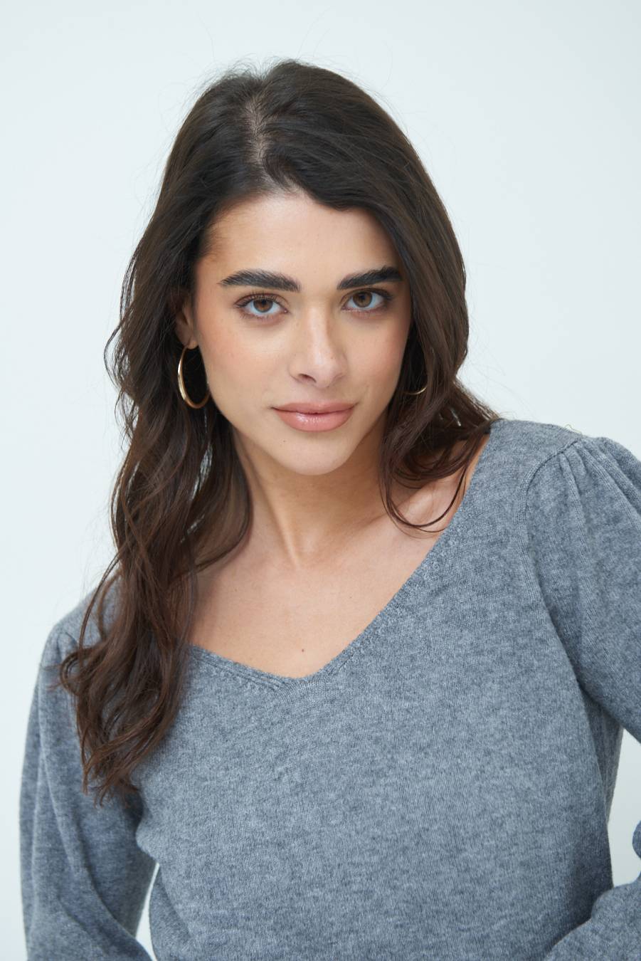 Kikisix MAGLIA SCOLLO V CON MANICA INCRESPATA GRIGIO Vendita