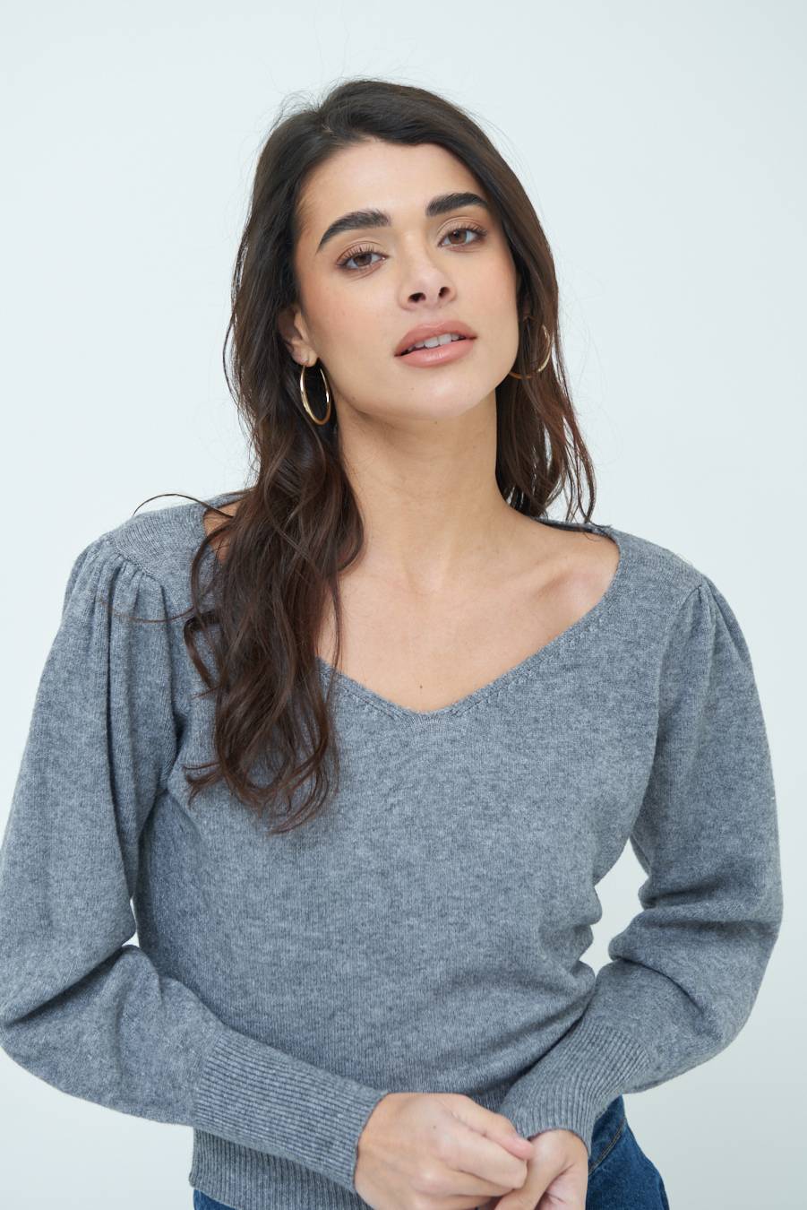 Kikisix MAGLIA SCOLLO V CON MANICA INCRESPATA GRIGIO Vendita