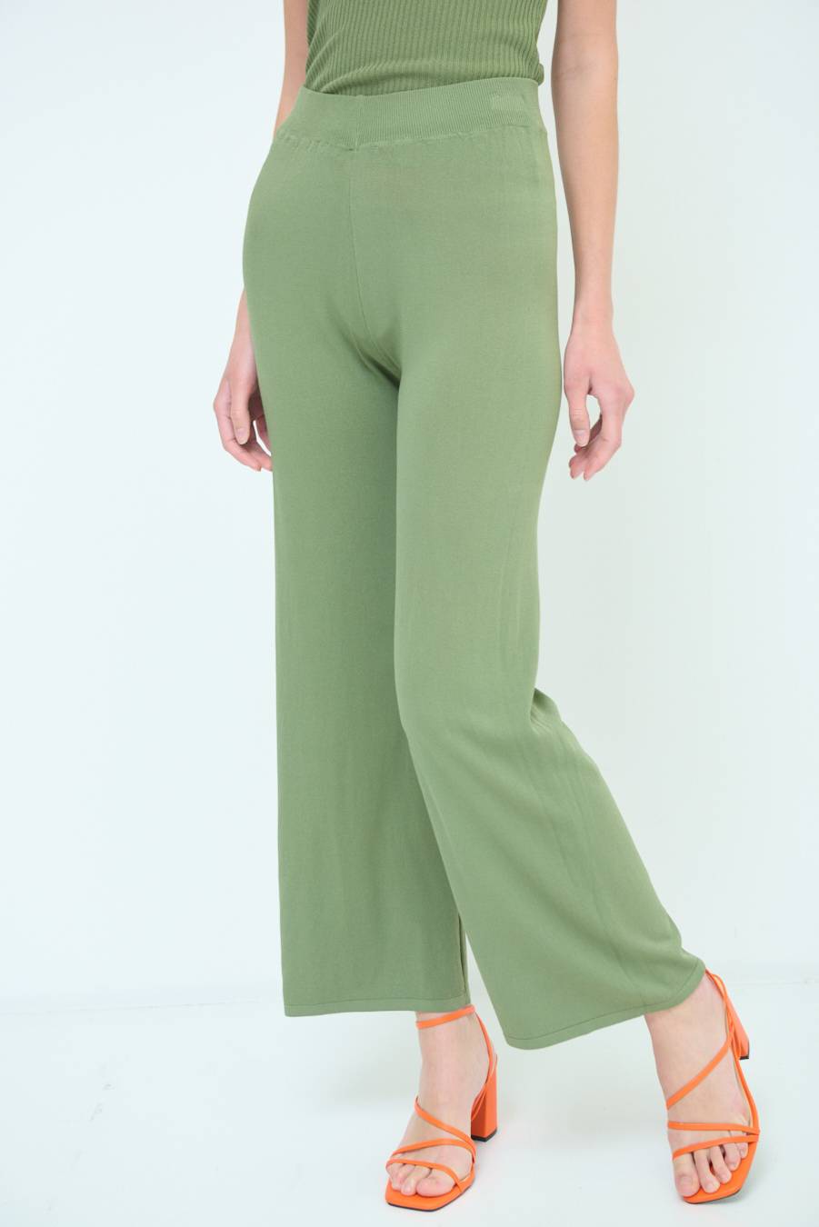 Kikisix PANTALONE PALAZZO MAGLIERIA VERDE MILITARE Offerta