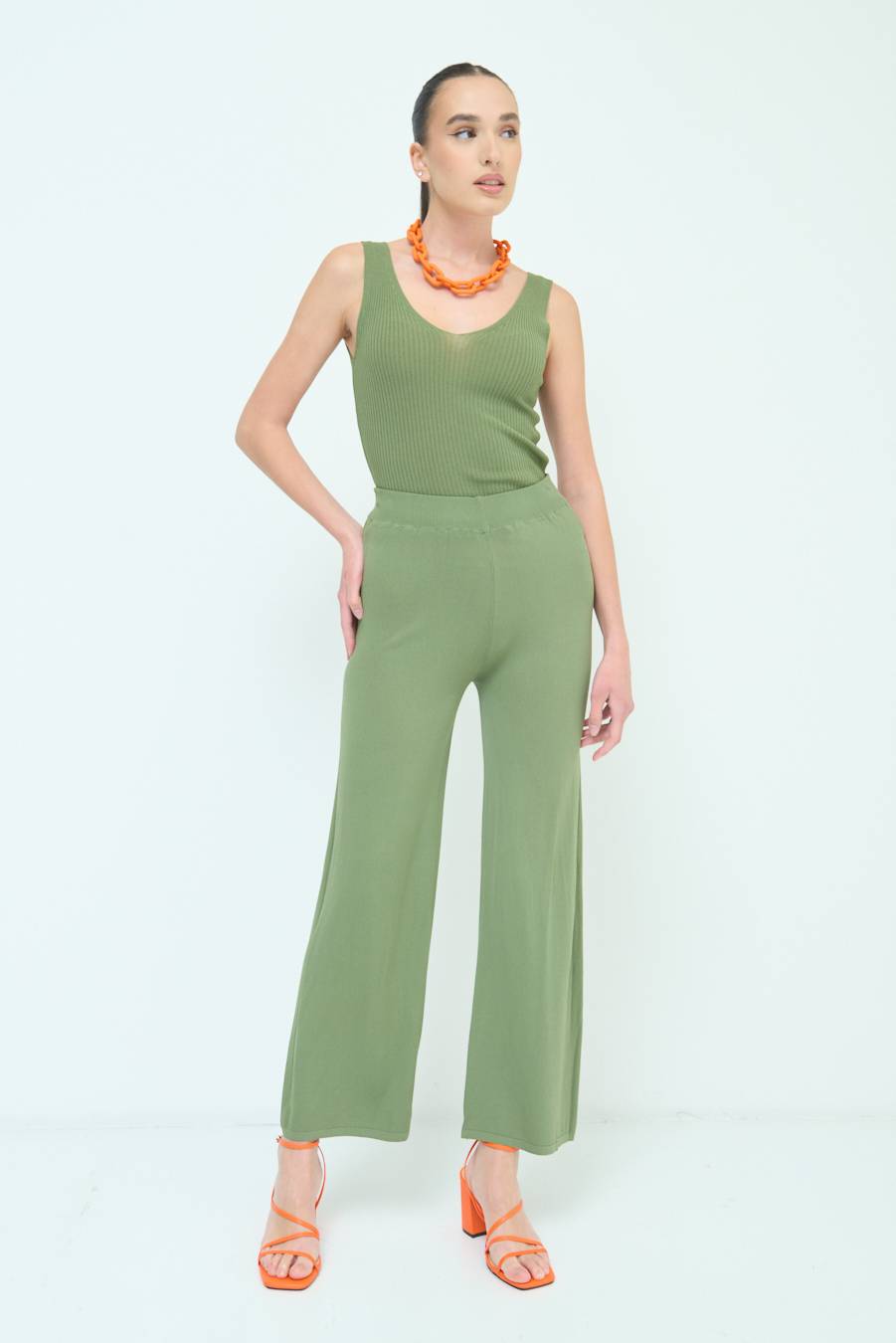 Kikisix PANTALONE PALAZZO MAGLIERIA VERDE MILITARE Offerta