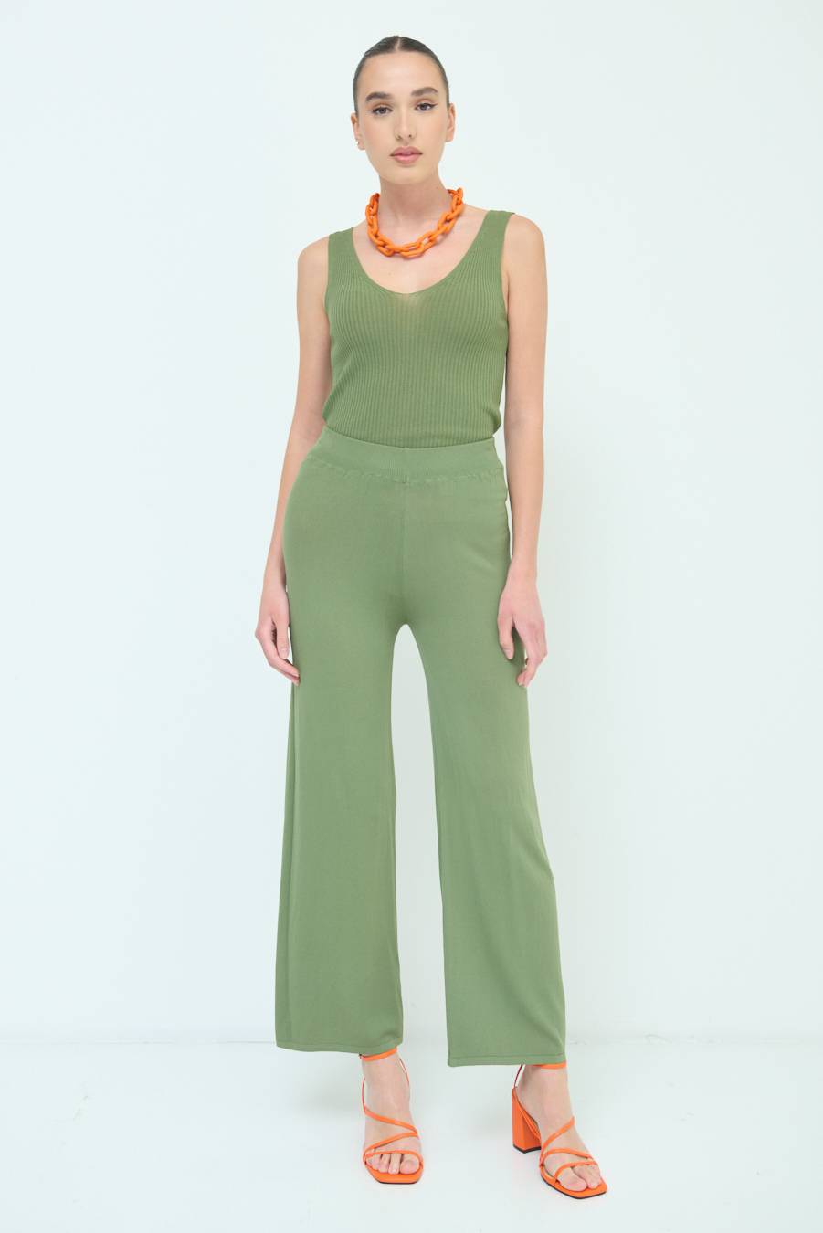 Kikisix PANTALONE PALAZZO MAGLIERIA VERDE MILITARE Offerta