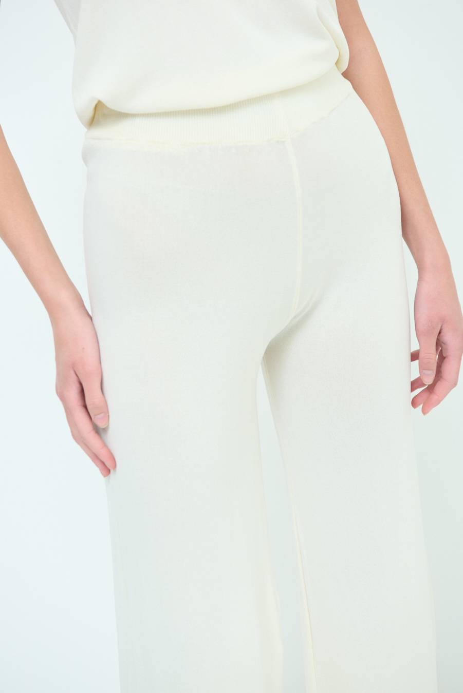 Kikisix PANTALONE PALAZZO MAGLIERIA BURRO Economico