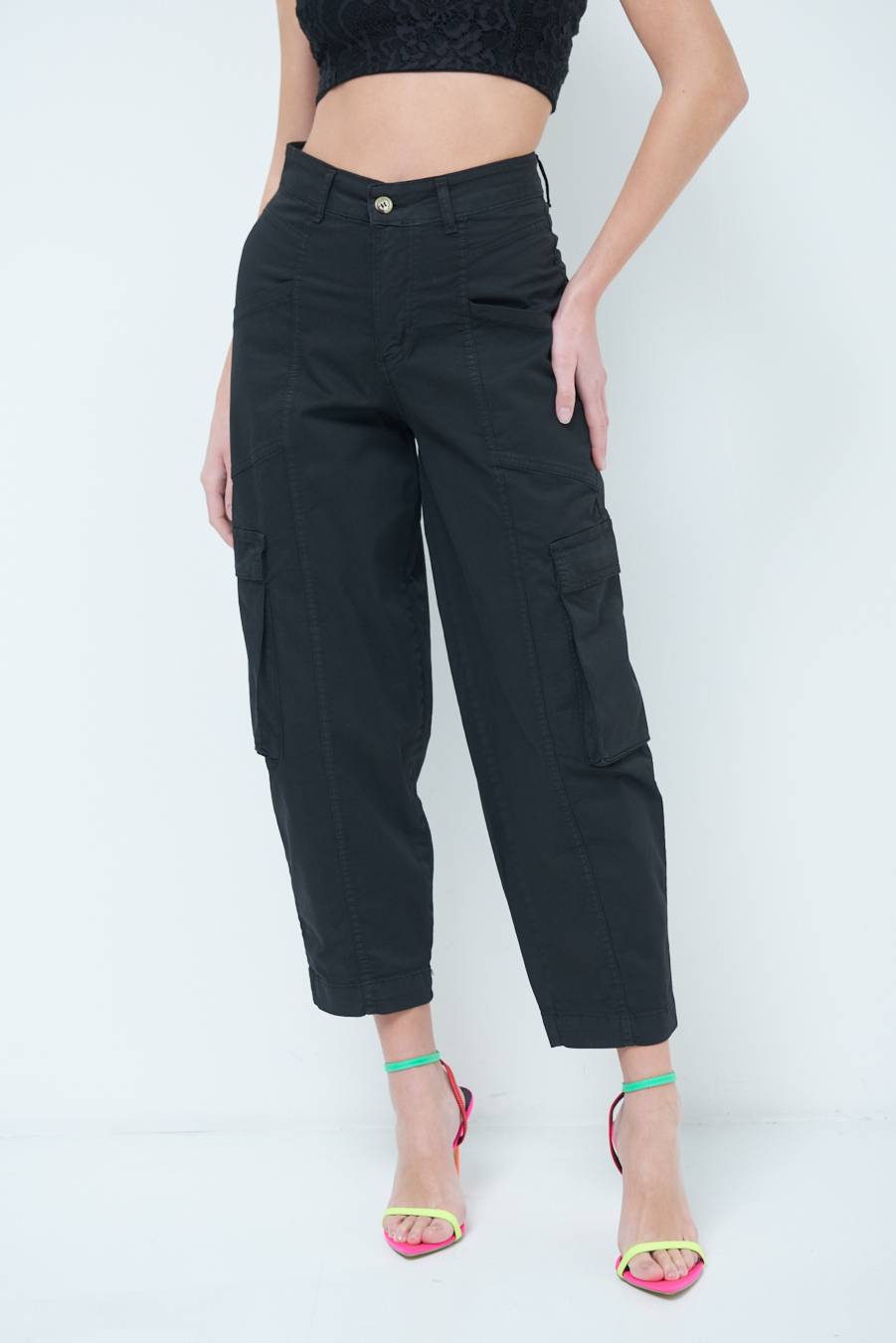 Kikisix PANTALONE TASCONI NERO In Linea