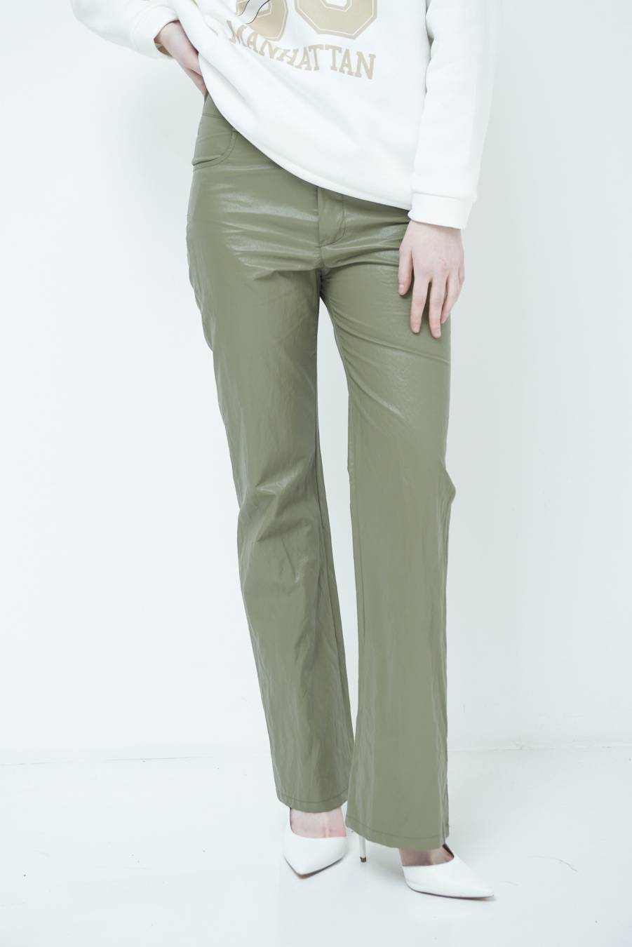 Kikisix PANTALONE ECOPELLE STROPICCIATA VERDE MILITARE Convenienza