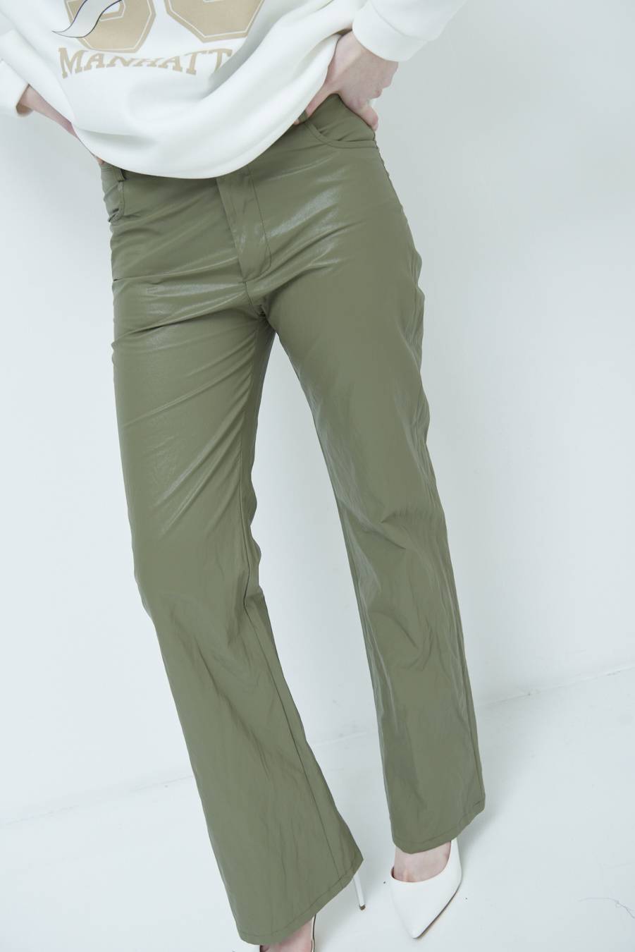 Kikisix PANTALONE ECOPELLE STROPICCIATA VERDE MILITARE Convenienza