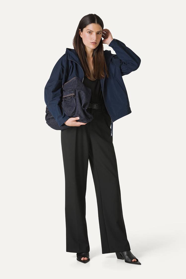 Oof Wear GIACCA CORTA IN NYLON MEMORY CON ARRICIO SULLA SCHIENA 9139 - BLU NOTTE In Linea