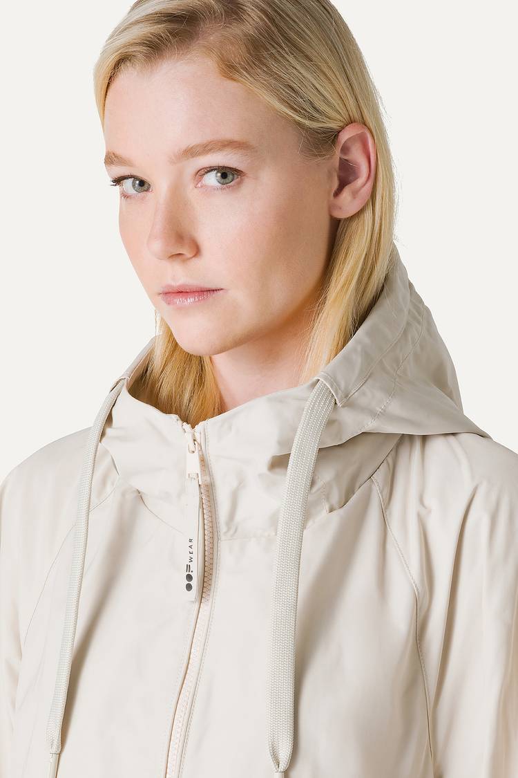 Oof Wear GIACCA CORTA IN NYLON MEMORY CON ARRICIO SULLA SCHIENA 9139 - PANNA Nuovo