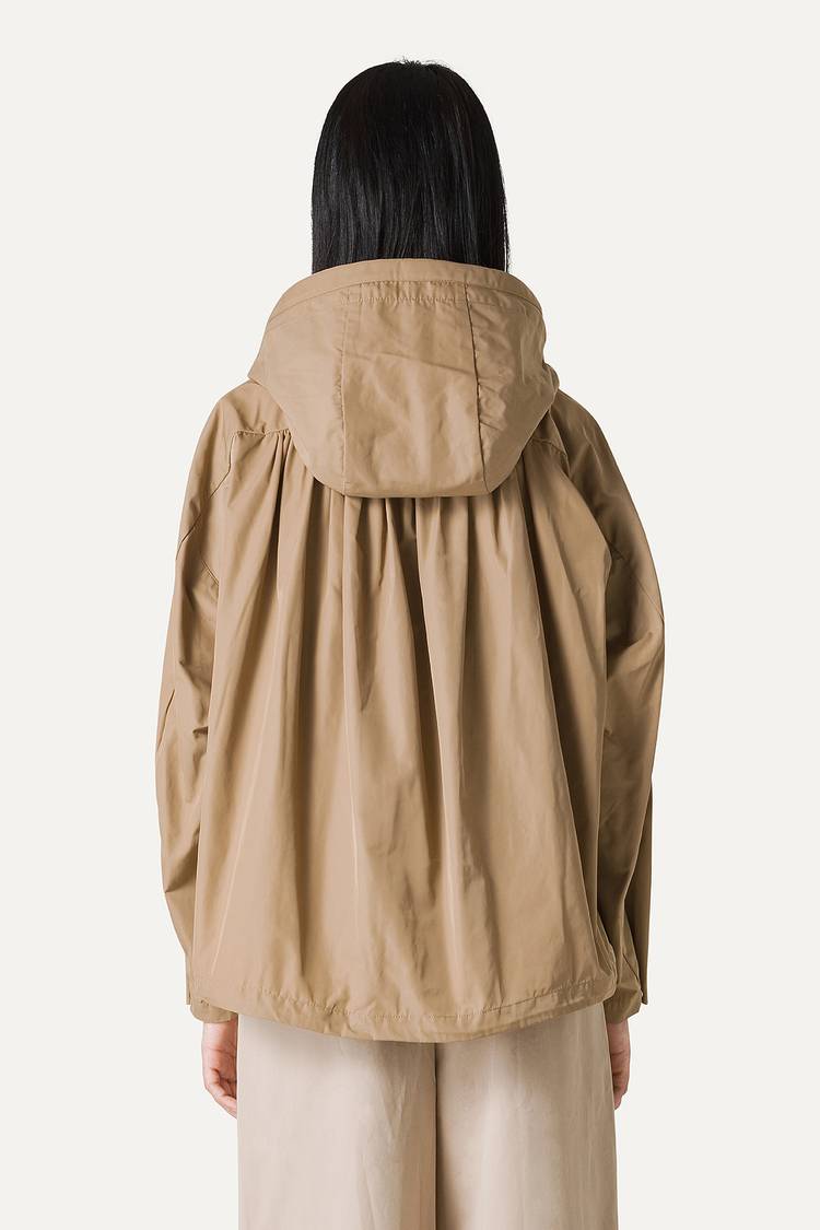 Oof Wear GIACCA CORTA IN NYLON MEMORY CON ARRICIO SULLA SCHIENA 9139 - BEIGE Qualità