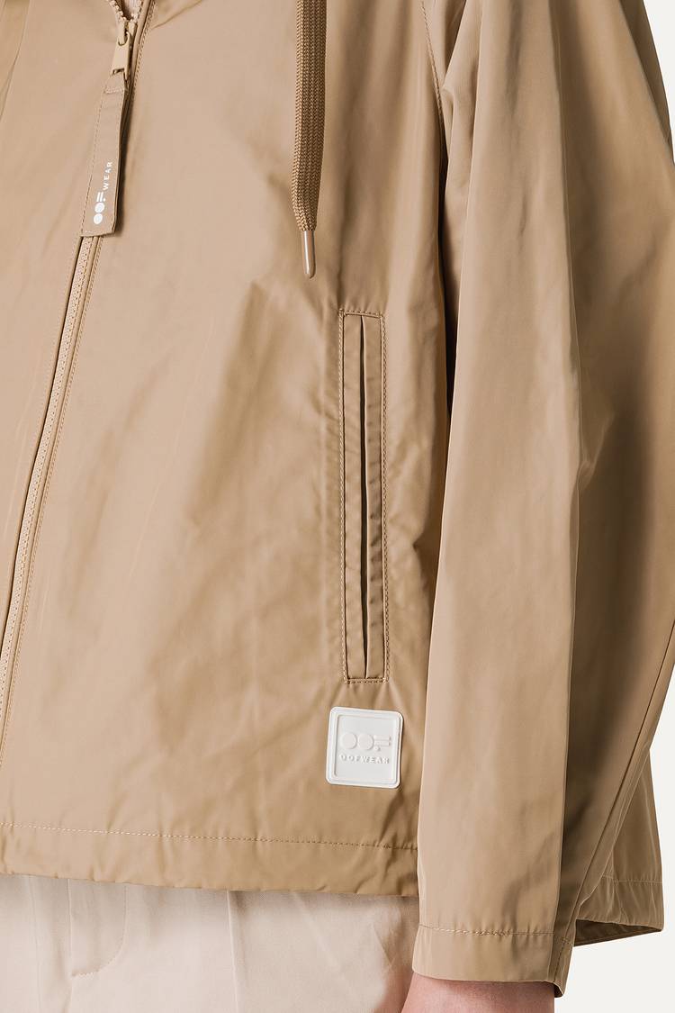 Oof Wear GIACCA CORTA IN NYLON MEMORY CON ARRICIO SULLA SCHIENA 9139 - BEIGE Qualità