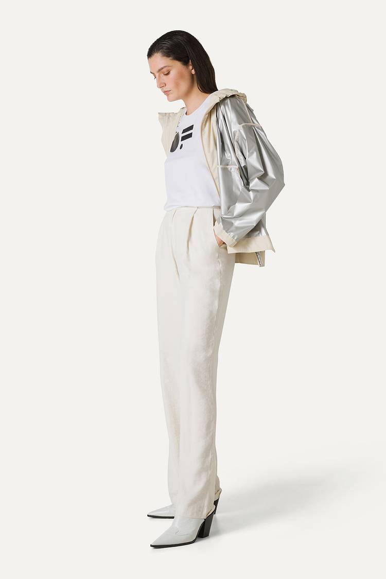 Oof Wear GIACCA CORTA IN NYLON CON INTERNO ARGENTO 9214 - CREMA 2025