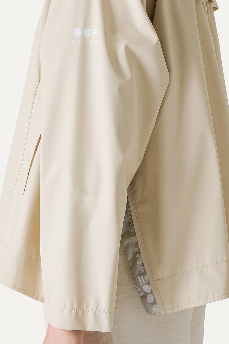 Oof Wear GIACCA CORTA IN NYLON CON INTERNO ARGENTO 9214 - CREMA 2025