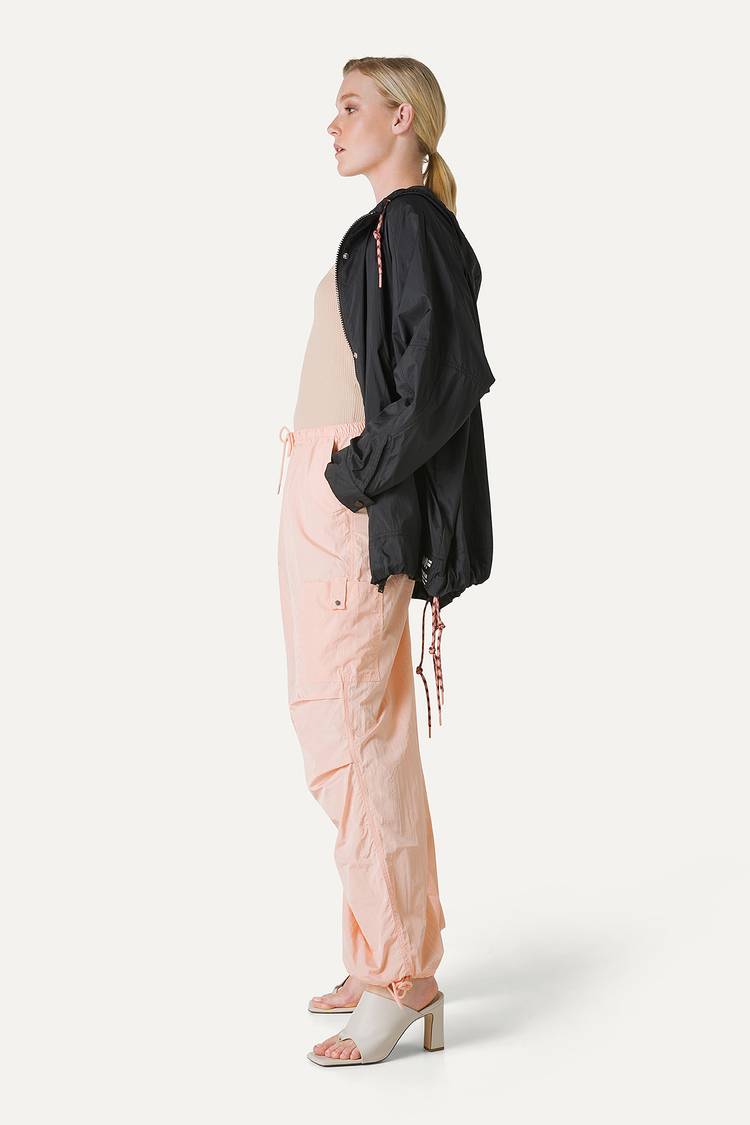 Oof Wear GIACCA CON CAPPUCCIO OVER IN NYLON 9206 - NERO Acquista Ora