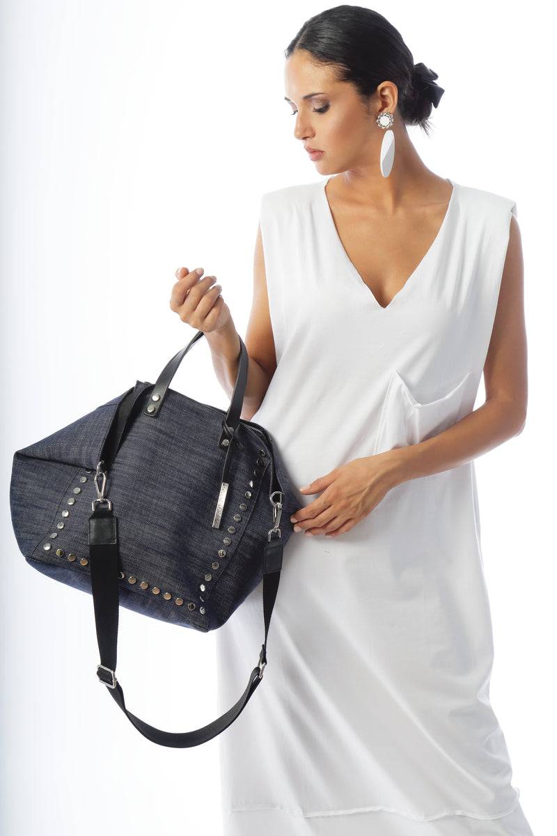 Paola T. Shopper medium con rivetti e pendente argento Nuovo