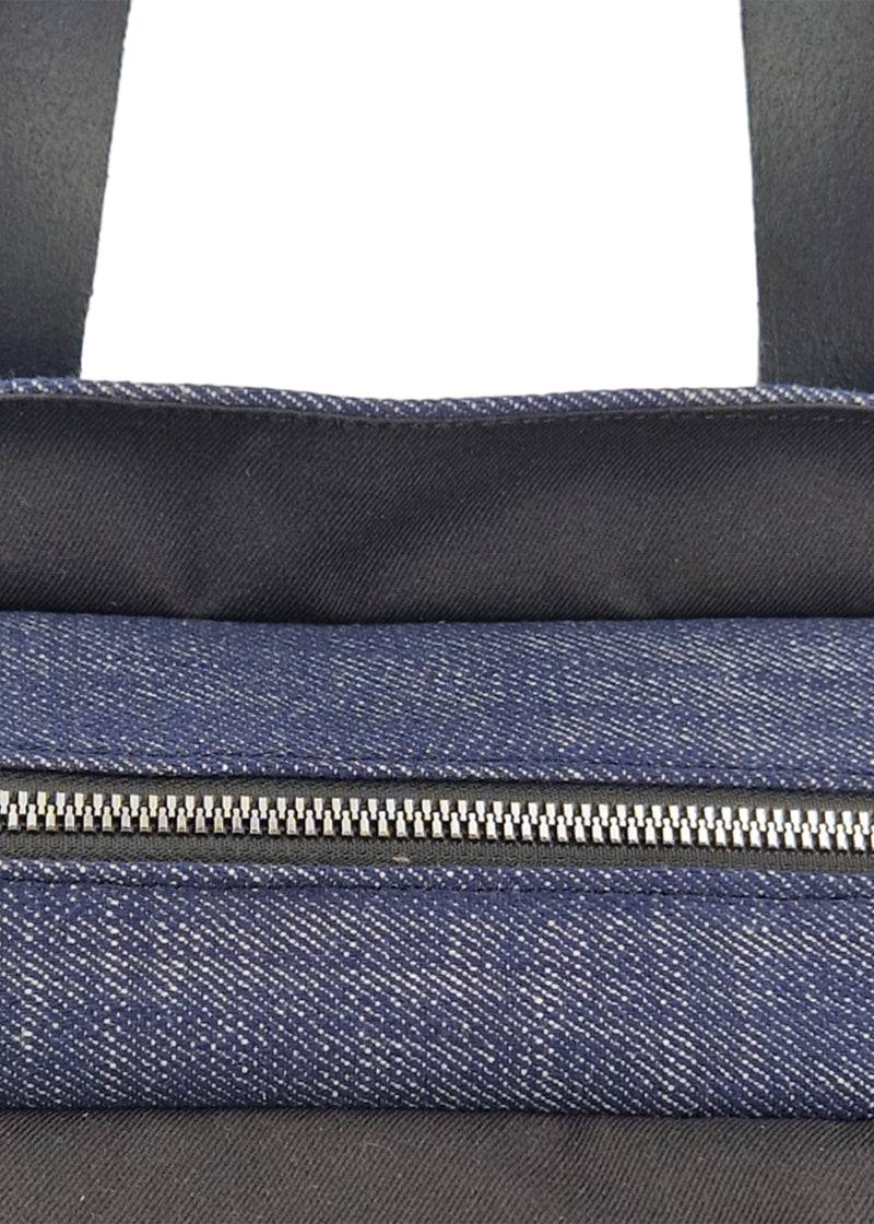 Paola T. Shopper medium con rivetti e pendente argento Nuovo
