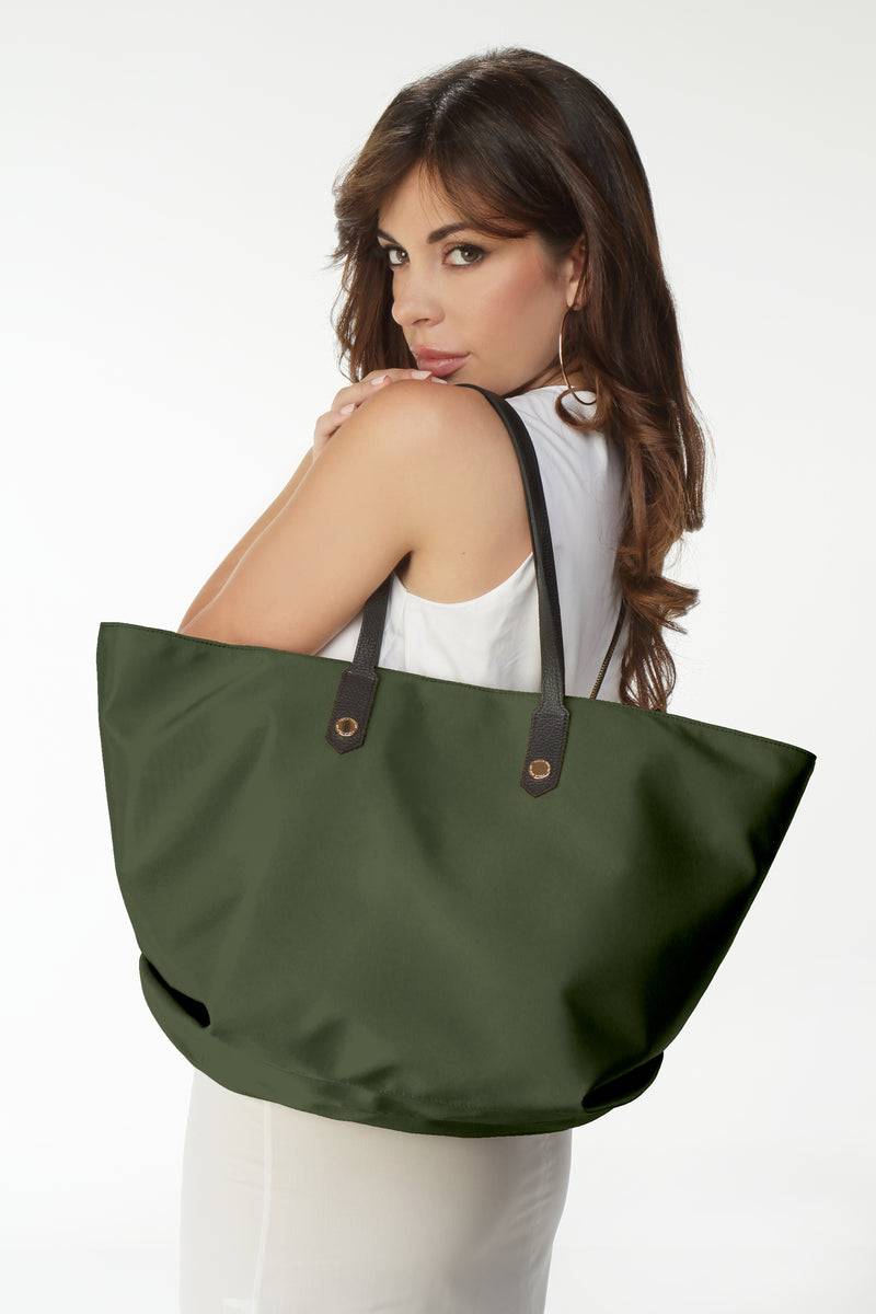 Paola T. Shopper in nylon con rivetti oro Italia