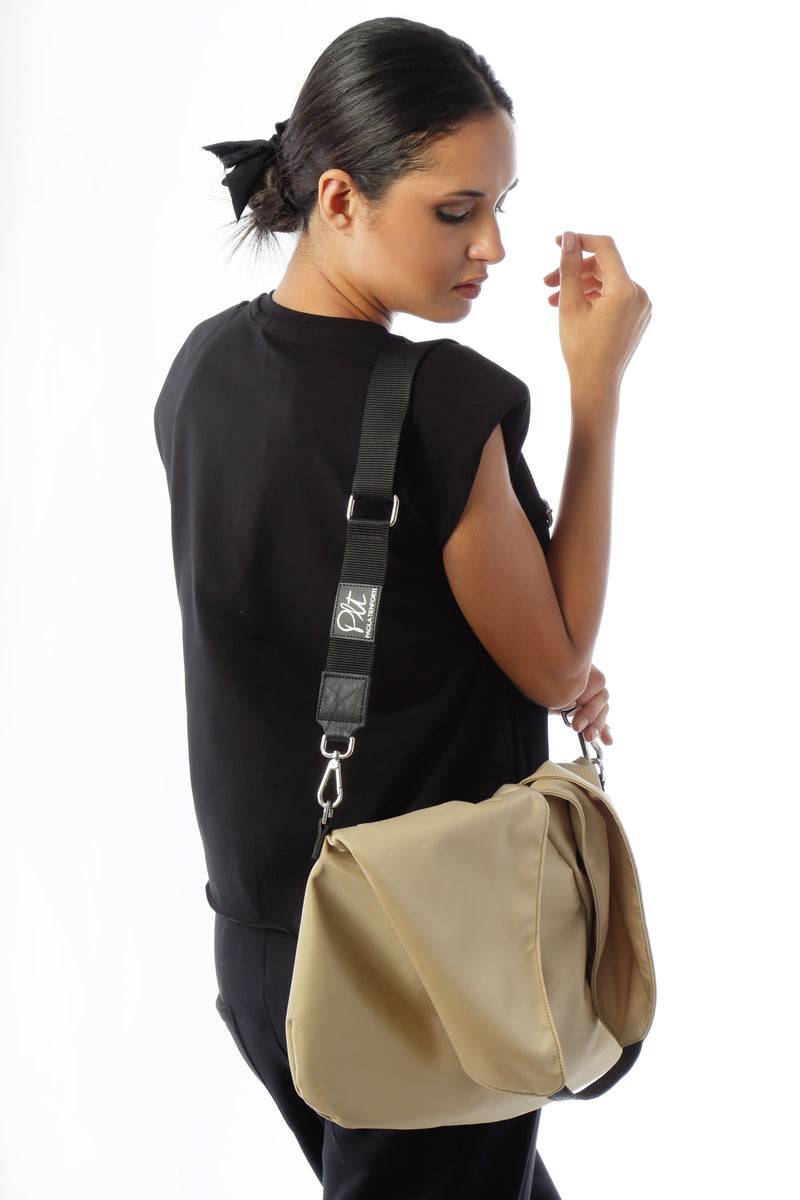Paola T. Sacca hobo in nylon con dettagli oro Pezzi Unici