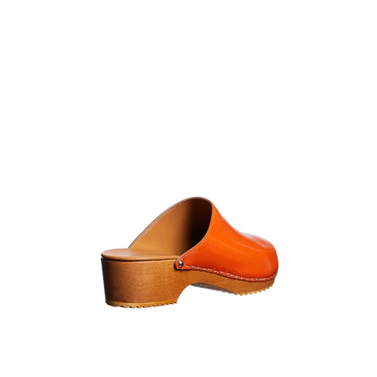FIGURE DECORATIVE ZOCCOLI IN PELLE E LEGNO Nuovi prodotti