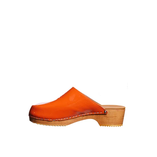 FIGURE DECORATIVE ZOCCOLI IN PELLE E LEGNO Nuovi prodotti